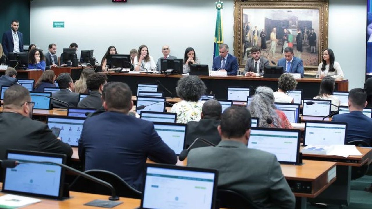 CCJ da Câmara adia novamente análise da PEC da redução da maioridade penal