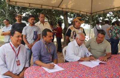 Prefeitura de Arapiraca assina acordo com o BNB que beneficia a agricultura familiar