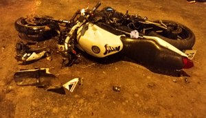 motocicleta ficou destruida