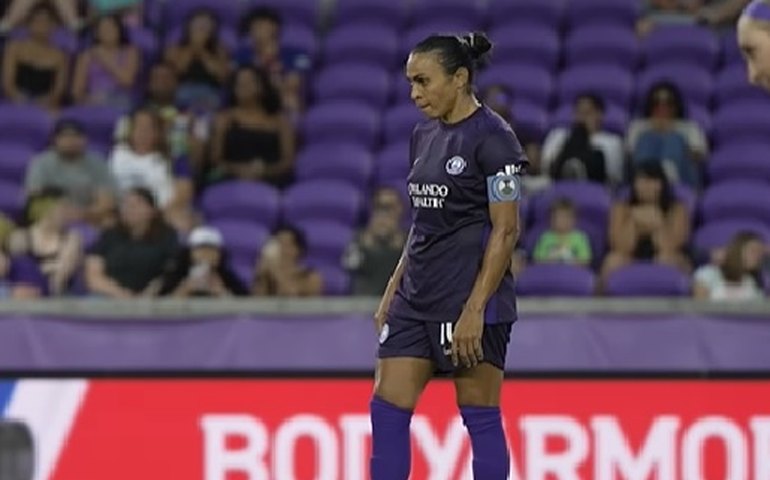 Marta leva pancada em treino da seleção brasileira, mas não preocupa; Nycole segue sem treinar