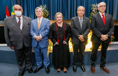 Desembargadores do TJAL prestigiam posse da procuradora de Justiça Neide Camelo