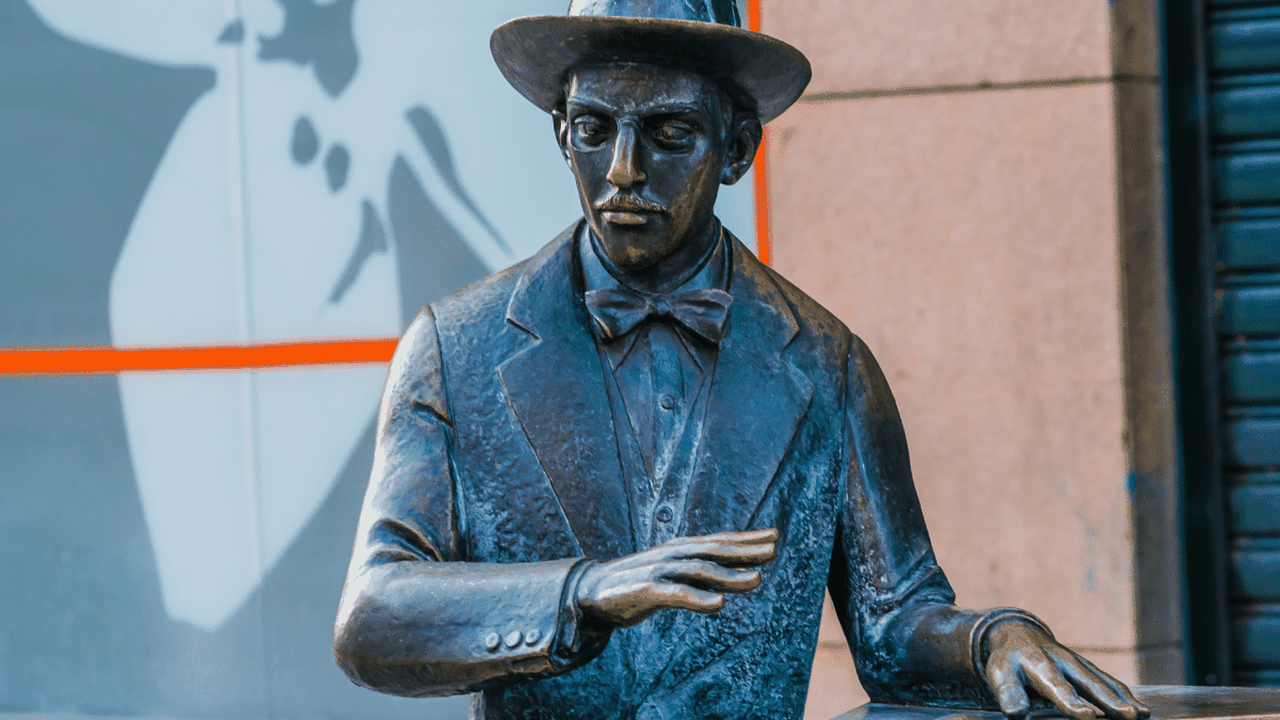 “Tudo vale a pena se a alma não é pequena”: o que Fernando Pessoa quis dizer?