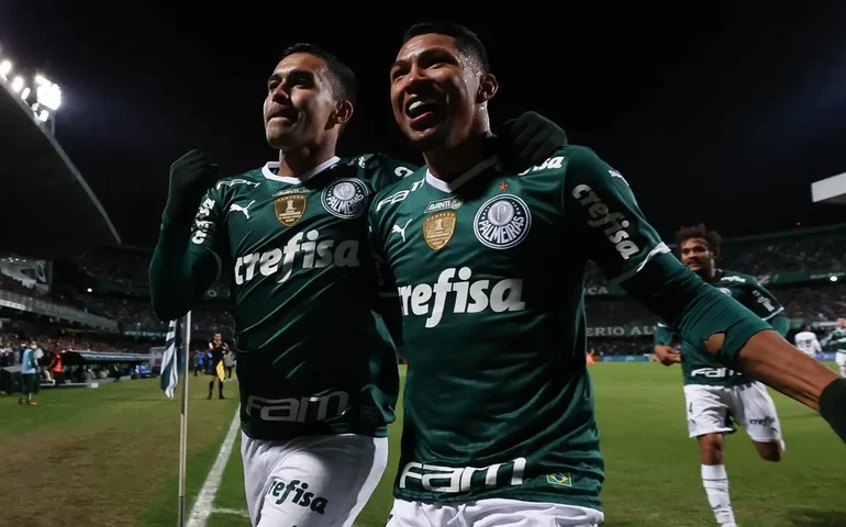 Palmeiras é mais eficaz que Botafogo, vence no Rio e cola no Flamengo na ponta do Brasileirão