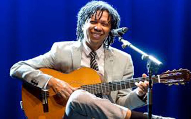 Djavan reúne clássicos e pérolas em novo show