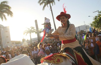 Cavalgada e procissão mantêm tradição interiorana na Festa da Padroeira de Arapiraca