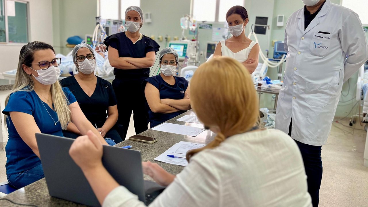 Hospital de Emergência do Agreste qualifica assistência a pacientes internados na UTI