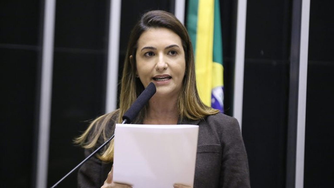 Deputada do PL é internada após sofrer infarto durante campanha