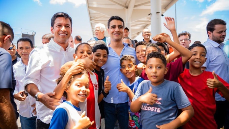 JHC inaugura terminal do Rosane Collor e anuncia reforma de abrigos por toda cidade