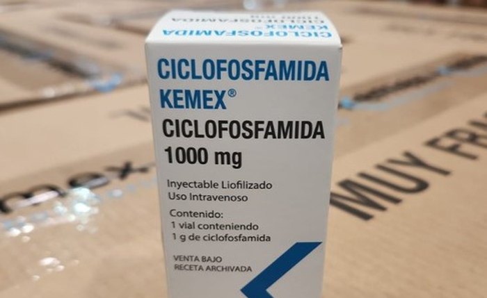 A ciclofosfamida é um medicamento quimioterápico fundamental para o tratamento de diversos tipos de câncer, como o de mama, ovário, linfomas e leucemias