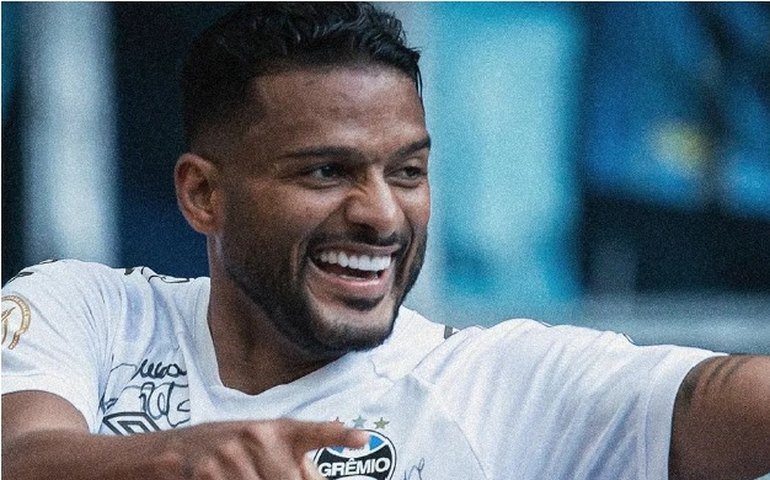 Reinaldo diz torcer por permanência de Suárez no Grêmio: 'Estamos desfrutando'