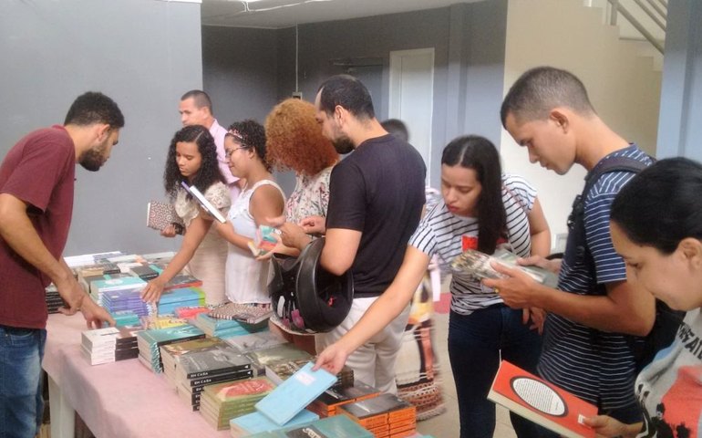 Feira do Livro da Unesp dá descontos de pelo menos 50% até domingo