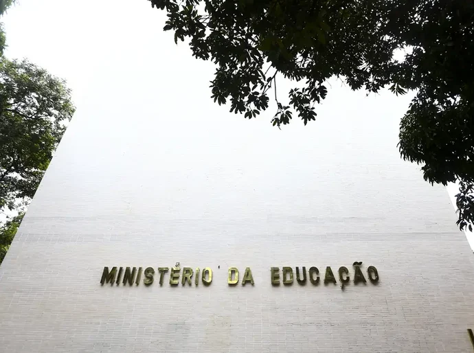 Sai lista de cursos superiores semipresenciais autorizados pelo MEC