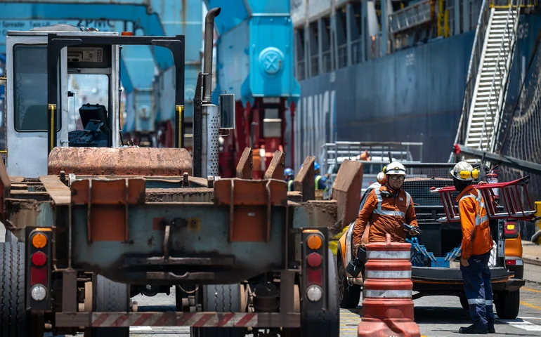 Redução da jornada de trabalho pode elevar custos em até 8,1% no Sul e em R$ 143,8 bi no Sudeste, aponta CNI