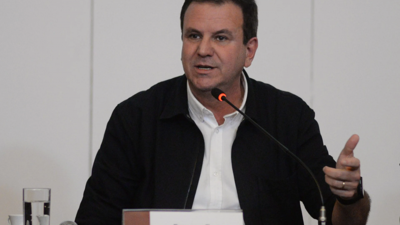 Bolsonaro diz que Eduardo Paes é ‘vagabundo mentiroso’, em comício no Rio