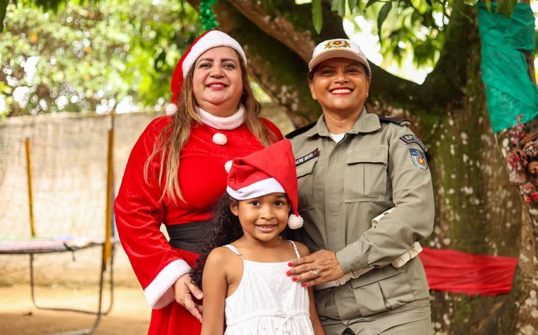 Ação de Natal do Batalhão de Trânsito entrega presentes a crianças de escola pública de Maceió