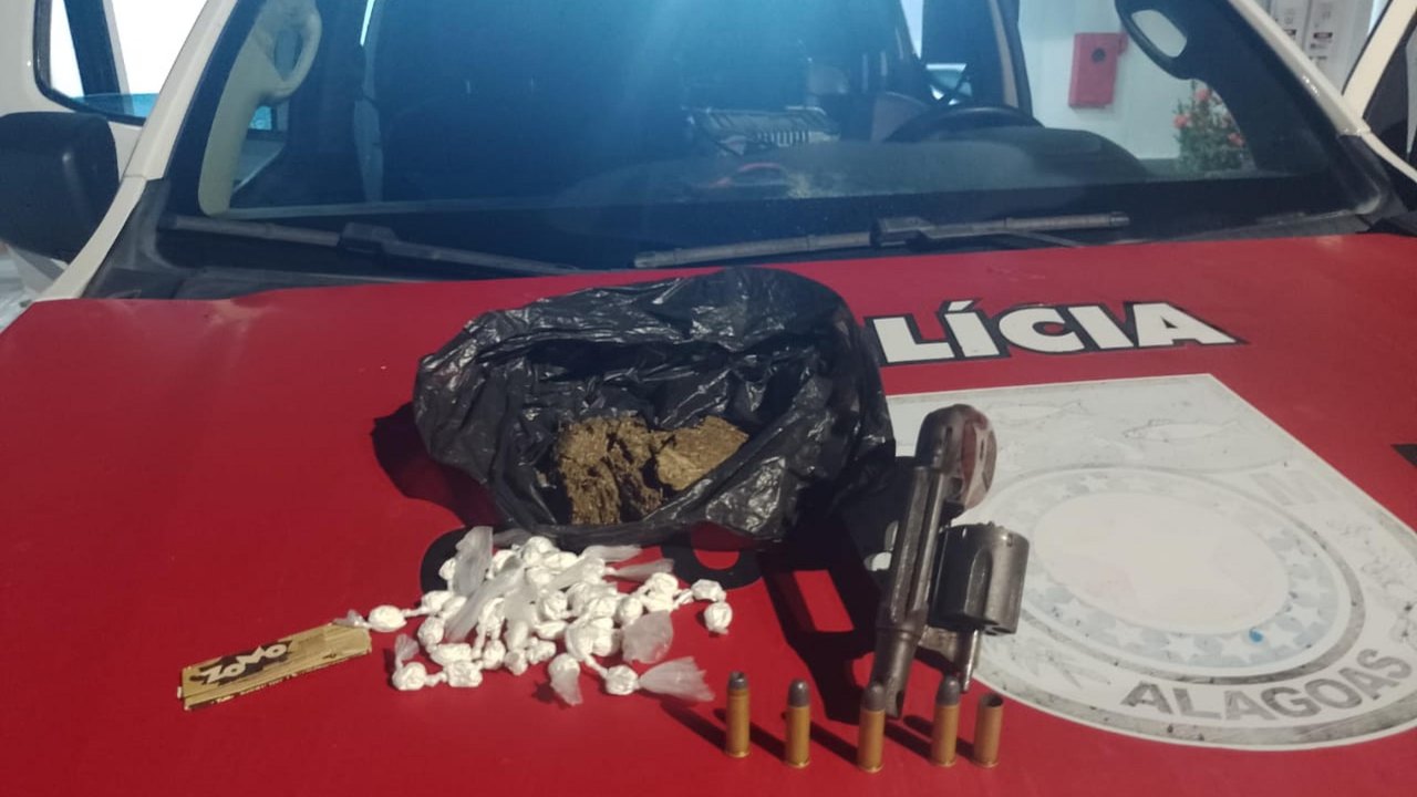 PM prende suspeitos de tráfico e porte ilegal de arma em Maceió, Arapiraca e Pão de Açúcar