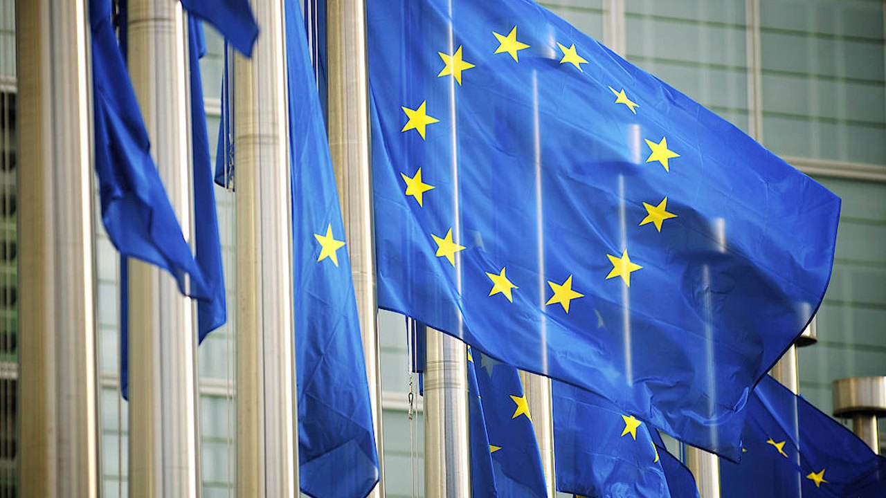 UE anuncia que liberará viagens para alguns países a partir de 1º de julho