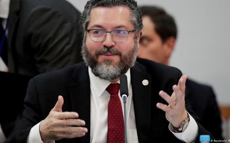 Ao lado de países autoritários, Brasil assina declaração contra aborto