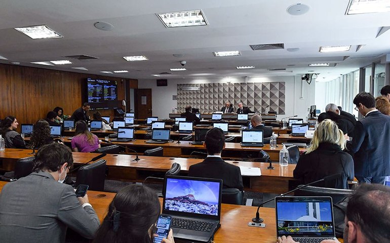 Necessidade de reforma agrária divide opiniões em debate da CPI do MST