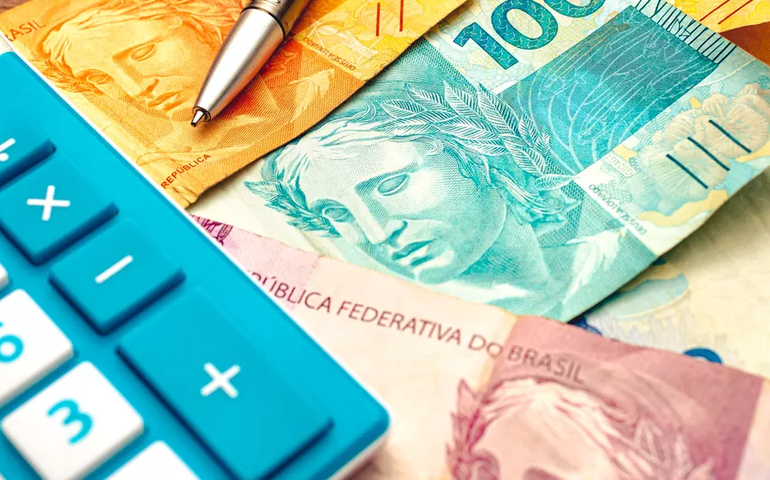 Juro no crédito livre sobe a 42,4% em outubro; cheque especial cai a 132,5%