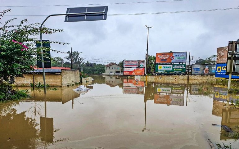 Fortes chuvas causam transtornos no Litoral Norte de SC
