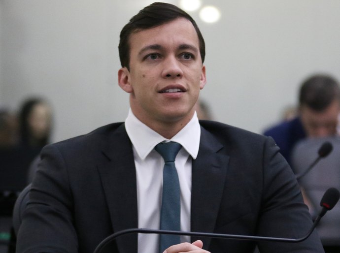 Projeto de lei obriga unidades de saúde a disponibilizarem macas para pessoas com obesidade