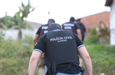 Operação Protetor das Divisas cumpre 17 mandados de busca e apreensão contra o crime organizado em Penedo