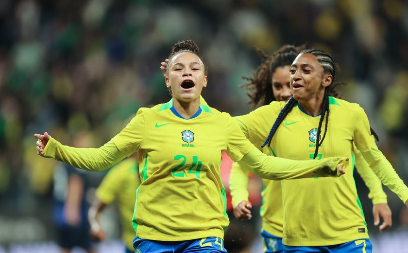 Dudinha brilha e seleção feminina derrota Japão no frio paulistano