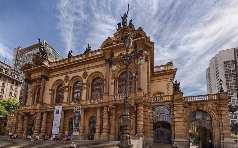 Exposição no Municipal presta tributo aos modernistas de 22