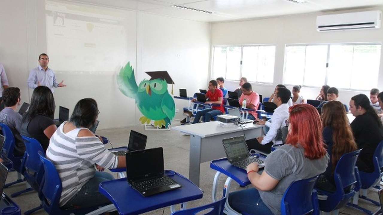 Educação promove formação continuada para profissionais de escola de tempo integral
