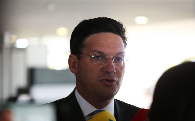 Roma reassume ministério depois de ir à Câmara propor emendas ao Orçamento