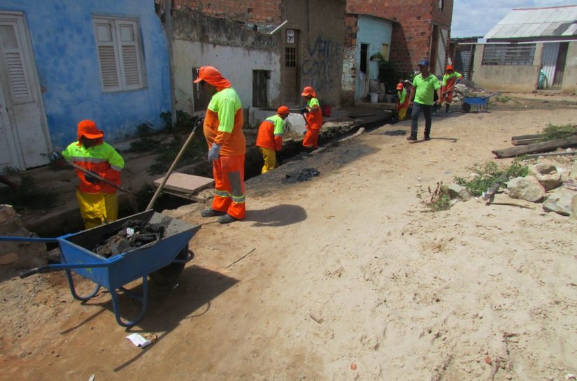 Prefeitura de Maceió realiza operação de limpeza no Bom Parto
