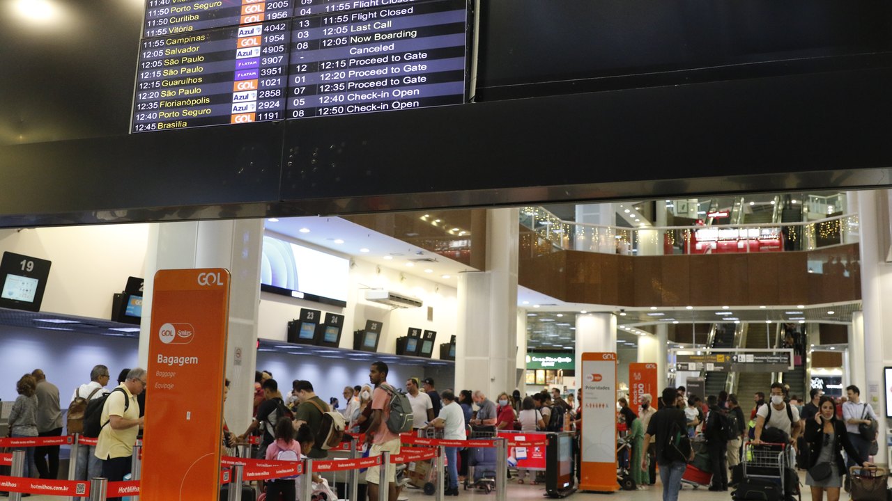 Aeroporto Santos Dumont é liberado para pousos e decolagens