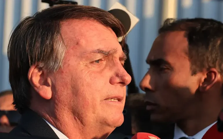 Vara de Execução Penal prevê semiaberto para Bolsonaro em 2033 e liberdade condicional em 2037