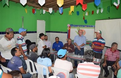 Iteral dialoga com assentados do município de Igreja Nova