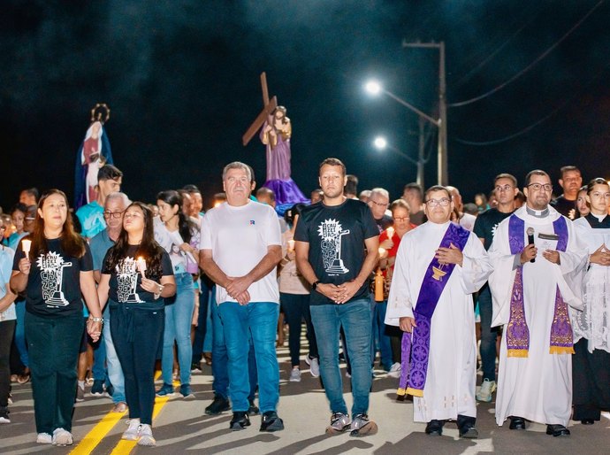 Sexta-feira da Paixão: Fiéis mantêm tradicional subida ao Alto do Cruzeiro em Murici