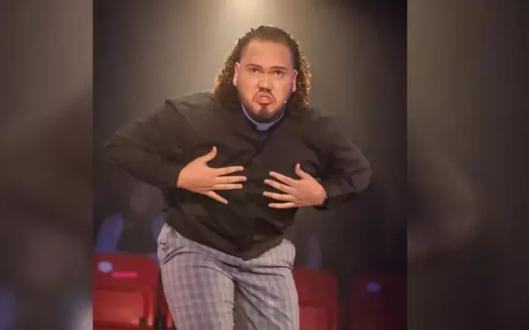 Colegas relatam comoção após morte de ator durante estreia de musical em SP