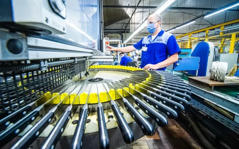 Produção industrial nos EUA recua 0,3% em setembro ante agosto