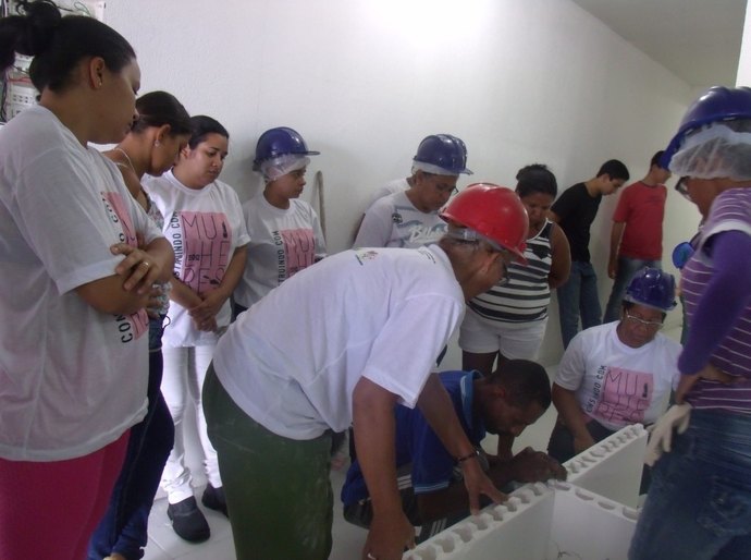 Projeto da Semtabes qualifica mulheres no setor da construção civil