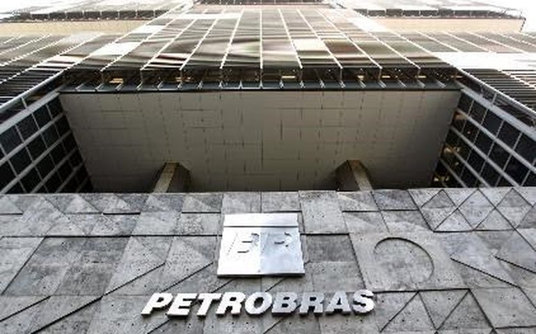Petrobras já desligou mais de 3 mil funcionários em 2014