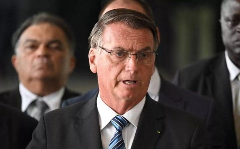 'Estamos diante de um julgamento histórico' e 'tão difícil', diz defesa de Bolsonaro no STF