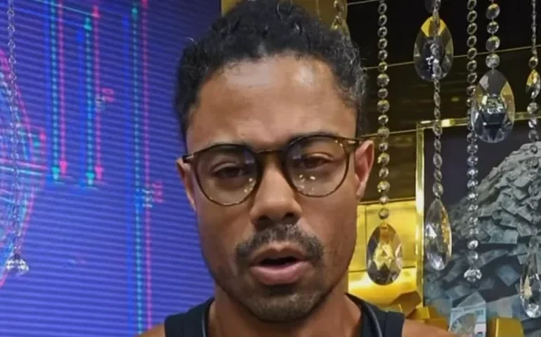 Exilado do BBB 26: Breno deixa a casa após dinâmica