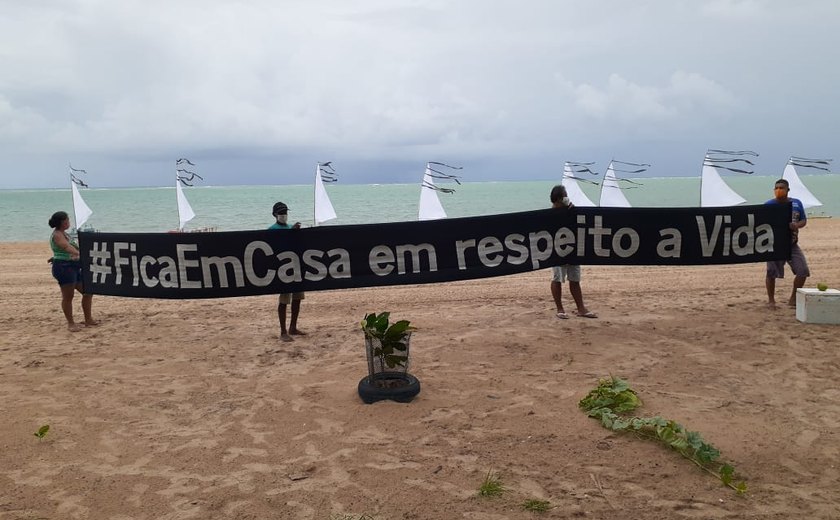 Jangadeiros de Maceió fazem homenagem as vítimas do Corona Vírus e um apelo pra população seguir em isolamento social!