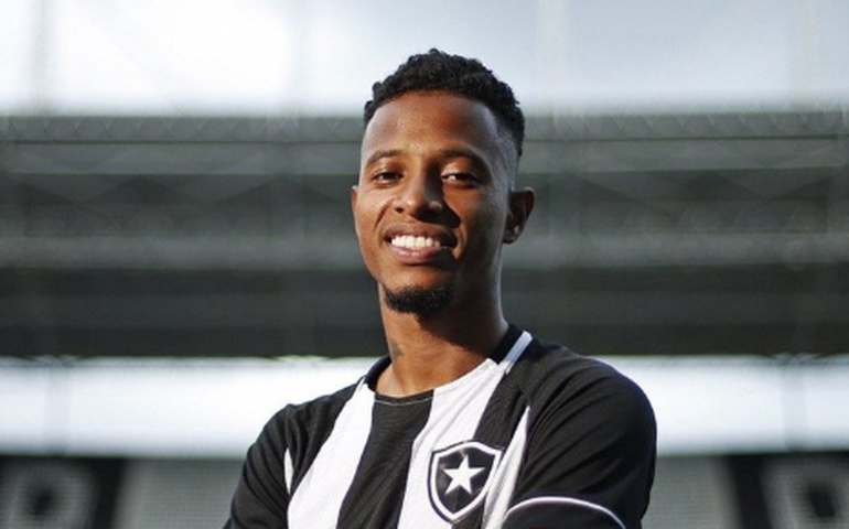 Vasco confirma contratação de Tchê Tchê, ex-Botafogo