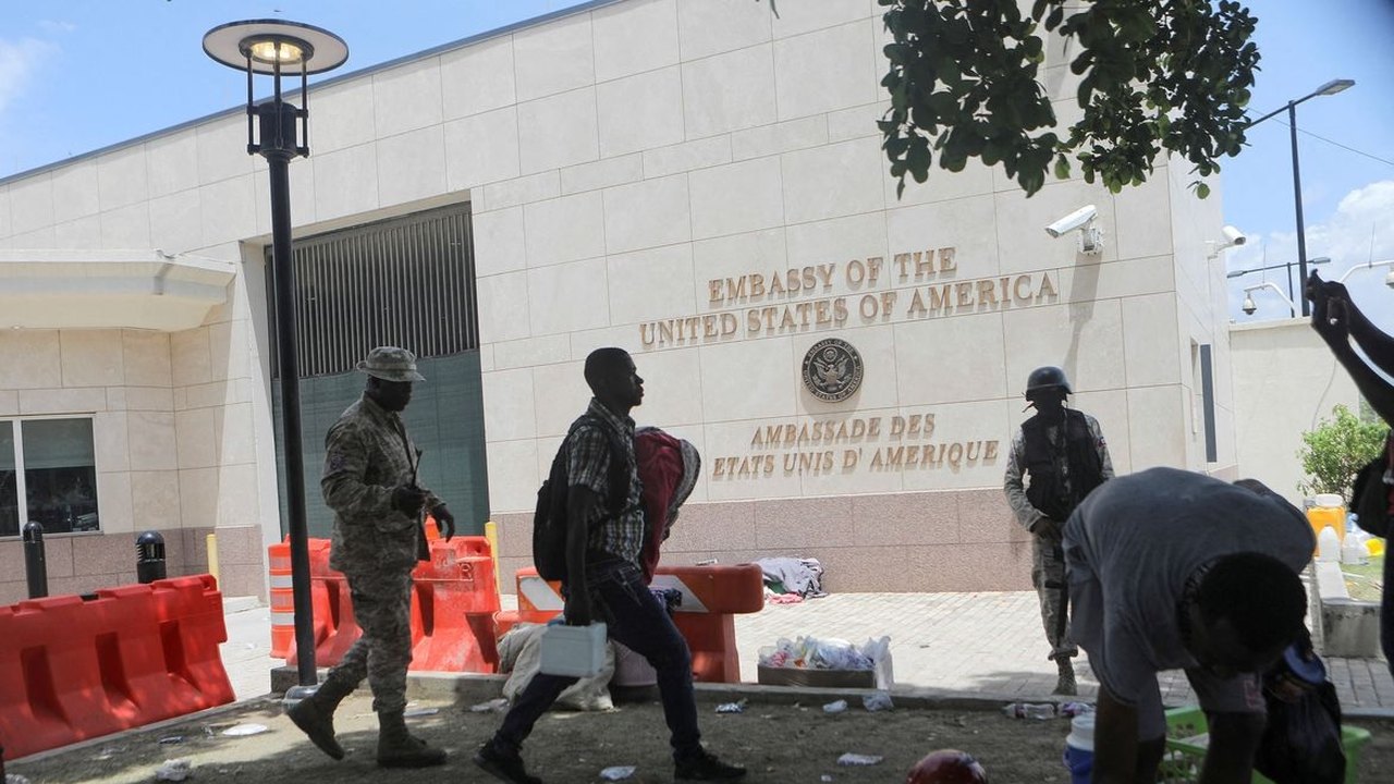 EUA ordenam que funcionários do governo e familiares deixem o Haiti