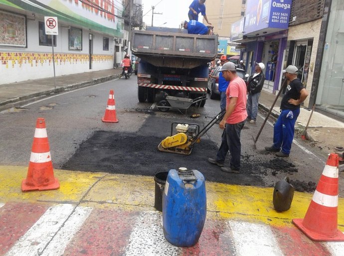 Volume de chuva até junho supera 2016, mas Arapiraca mantém serviços de pavimentação