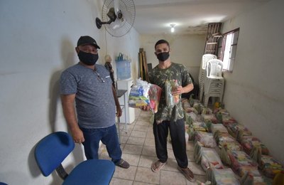  Trabalhadores do transporte complementar recebem cestas básicas e kits de limpeza doados pela Equatorial