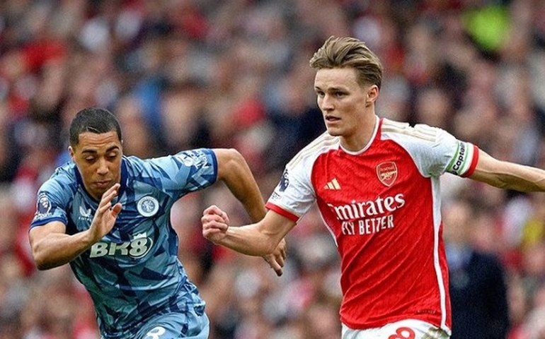 Arsenal perde para o Aston Villa e Manchester City continua na liderança do Campeonato Inglês