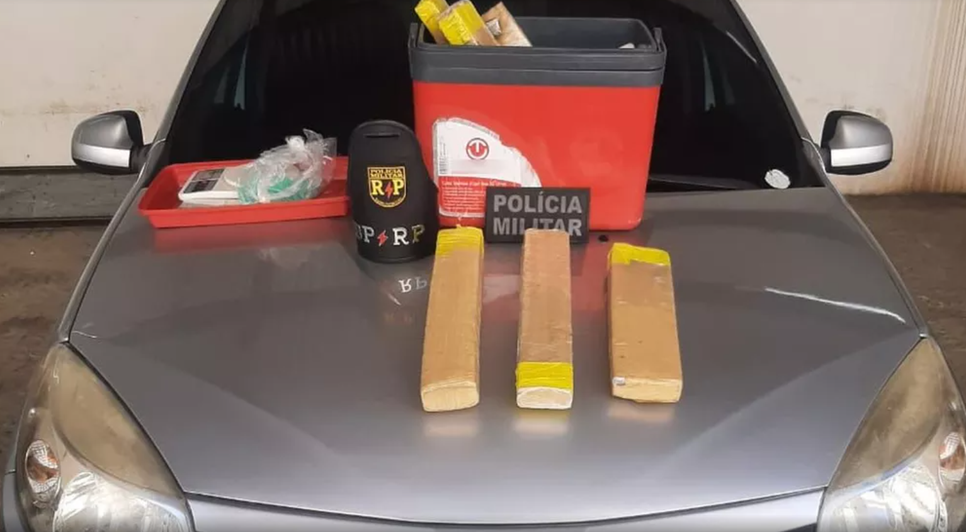 Dupla é presa em flagrante transportando cerca de dez quilos de maconha na Zona Sul de Aracaju / Foto: Foto: Divulgação/RP/PM
