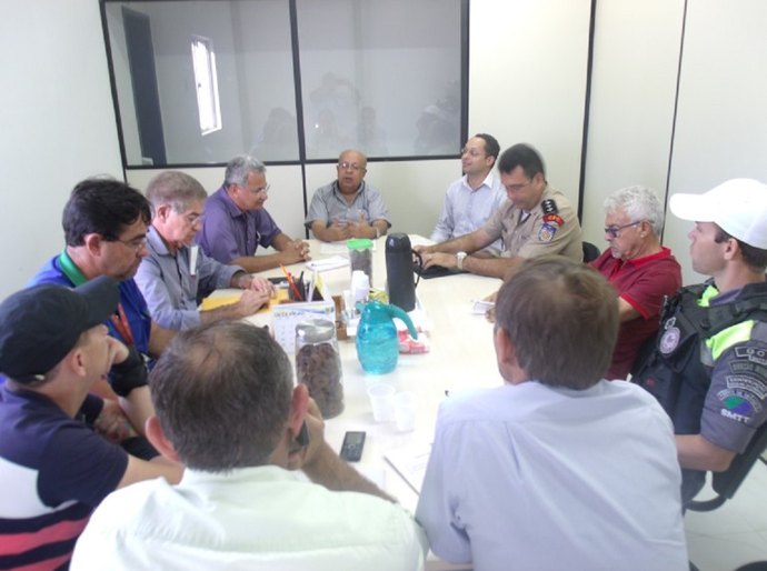 Semtabes participa de reunião com a Comissão do Centro